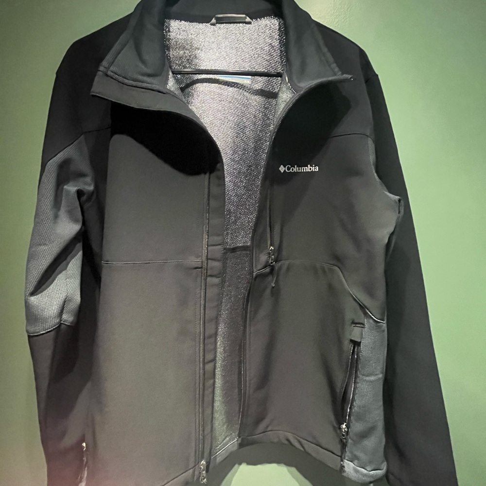 Great like new mens Columbia jacket with Omni heat - last chance